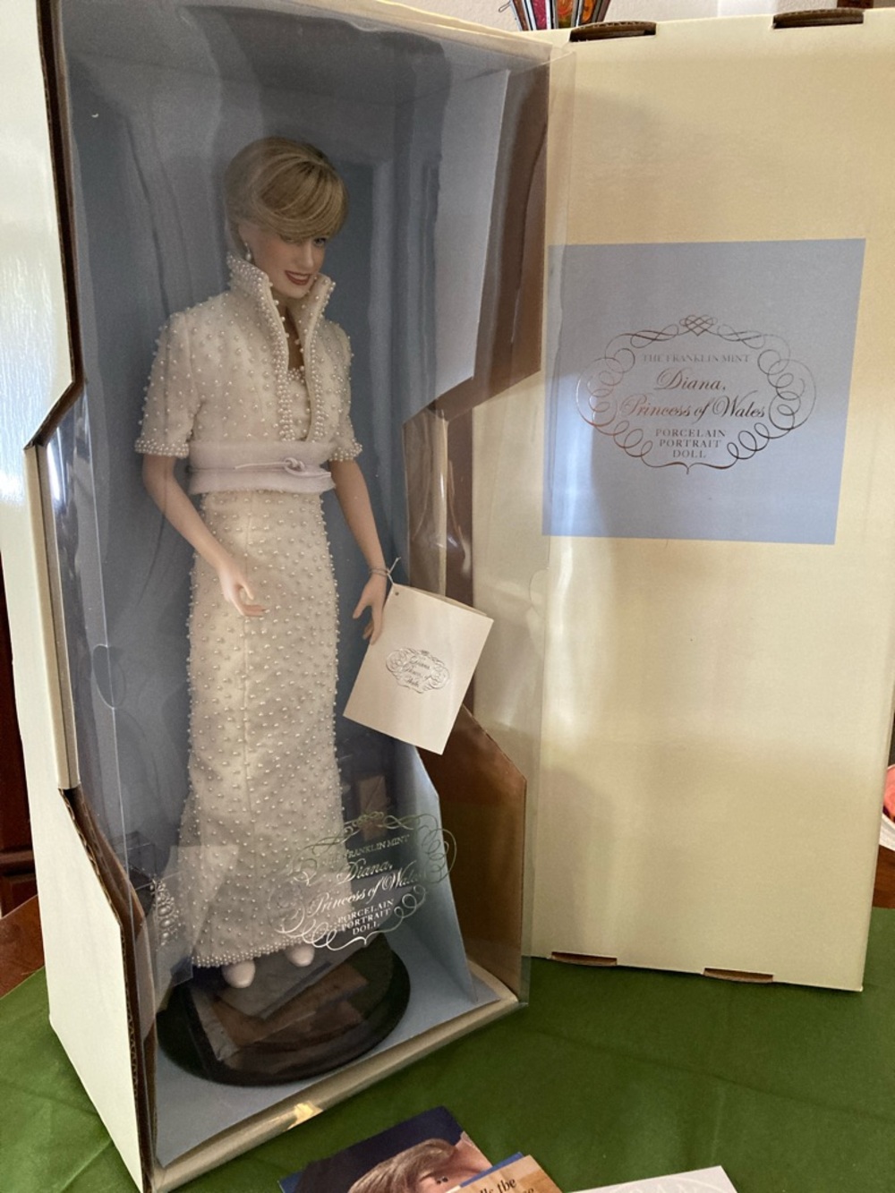 Franklin Mint Cream Pearl-Embellished Porcelain Portrait Doll princess diana